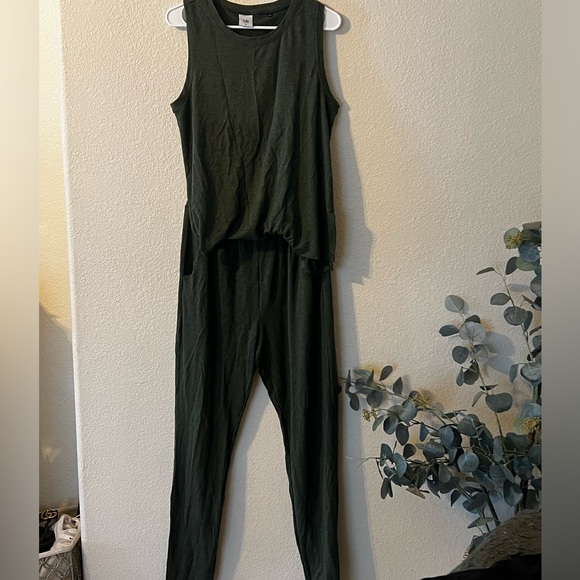 CABI simple playsuit - Picture 1 of 6